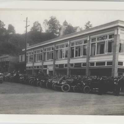 Line of Cars in Oregon City