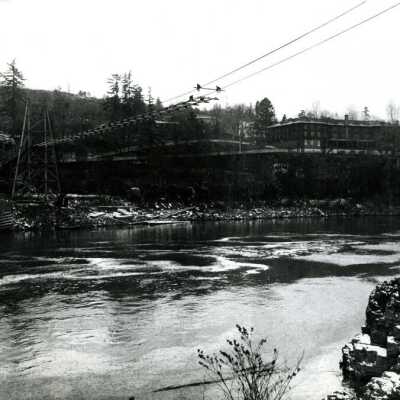 Building Suspension Bridge over Willamette River.