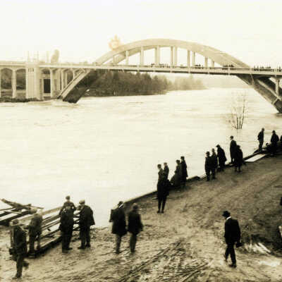 1922 Flood - Arch Bridge viewed from Oregon City