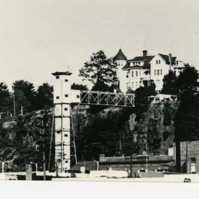 Oregon City Elevator and the Chase House.