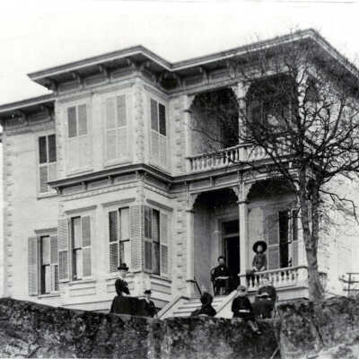 Oregon City Chase House and Family 1890
