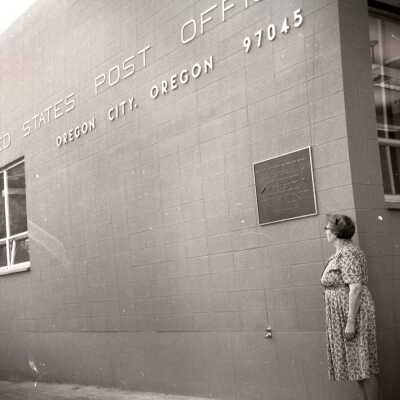 Oregon City 1977 - George Abernethy Memorial Plaque on Oregon City Post Office Building