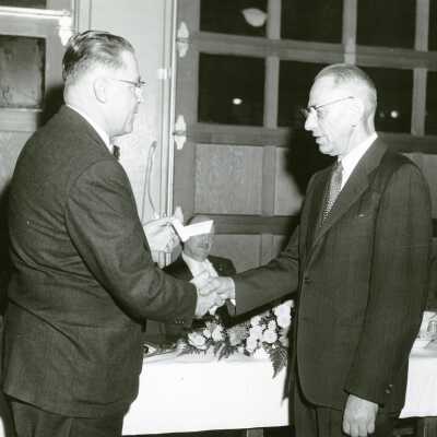 George Helzer presenting Cris Stromier with Award.