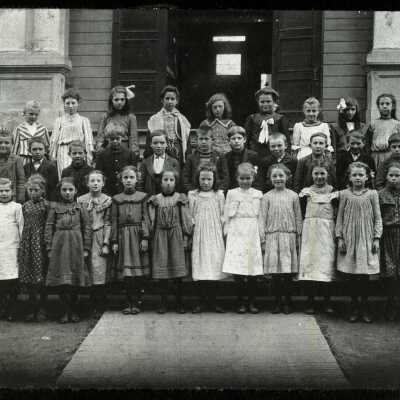 Milwaukie School Class, 3rd and 4th Grade