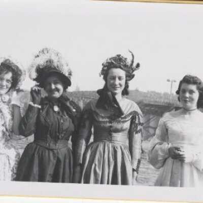Territorial Days - 1939 - Oregon City - Ladies in Bonnets