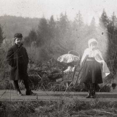 Eva and Everett Dye