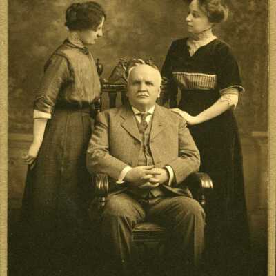 LeRoy Crawford with niece Henrietta DeWitt Crawford (left) and Daughter Nan (right): Copyright: none; Origformat: Other; Resolution: 800 DPI