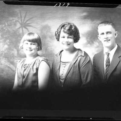 Photograph of a family for Charles Cash - December 1929 - Negative