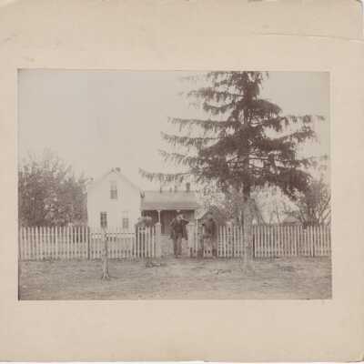 Johnson House - Liz, John, and Rashel Johnson at Gate