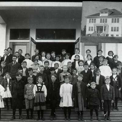 Gladstone School Dist. #115, School and Students