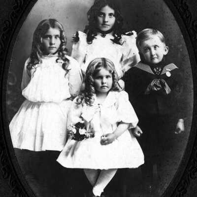 Mary, Bessie, Maud and John Eckart