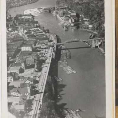 Oregon City Oregon from the air - 1947 - Photograph