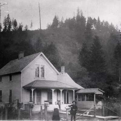 Joseph Carver and Julia Mumpower Home 1909 - Carver at Foot of Redland Road Hill