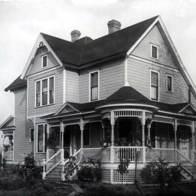 Chambers Howell House in Gladstone.: Copyright: None; Origsize: 4"x6"; Origformat: Print-Photographic