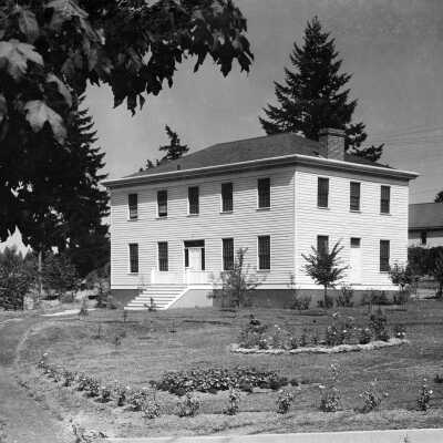 McLoughlin House on Center Street, Oregon City.