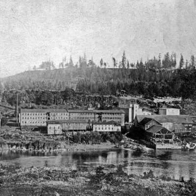 Oregon City woolen mills from West Linn, 1893: Copyright: Clackamas County Historical Society; Origsize: 5x7; Origformat: Print-Photographic