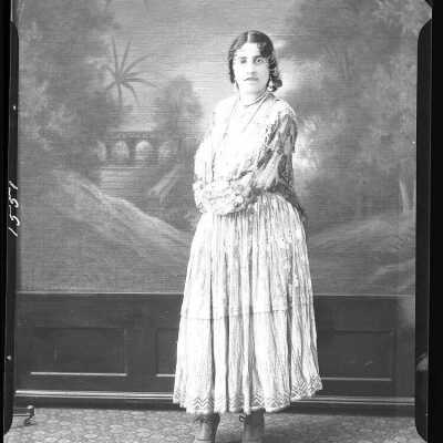 Photograph of a woman for Pauline Gyp - March 1930 - Negative