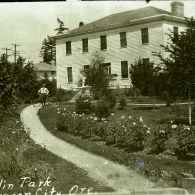 McLoughlin House and Park from Singer Hill