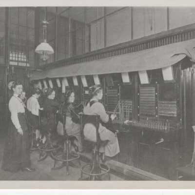 Oregon City Telephone Office at 5th and Main 1918
