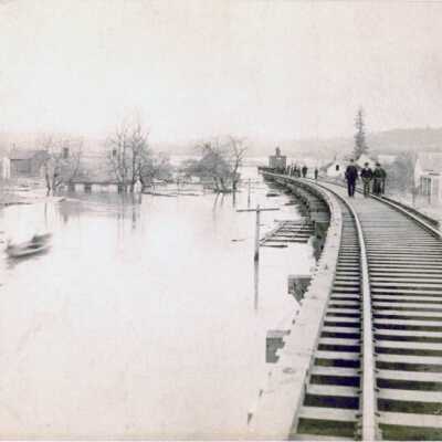 1890 Flood - Willamette River at Oregon City - Railroad tracks looking East at 13th to Green Point