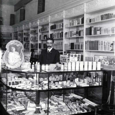 Oregon City Jones and Howell Drug Store 1908