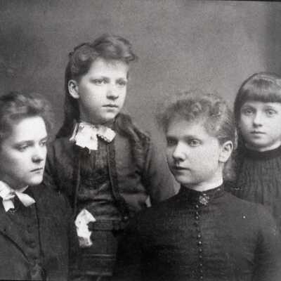 Chase Sisters Studio Portrait - 1890 - Oregon City, Oregon