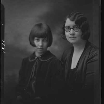 Photograph of a woman and child for Nina Stults - Negative # 1281 - Dated November 1929