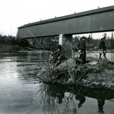Gladstone-Park Place Covered Bridge over Clackamas River