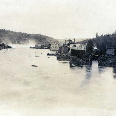 Oregon City 1917 - Looking Upriver from the Bridge to Willamette Falls