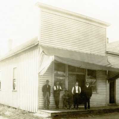 Bill Flynn's Wilsonville Saloon. 1915: Copyright: None; Origsize: 8" x 10"; Origformat: Print-Photographic