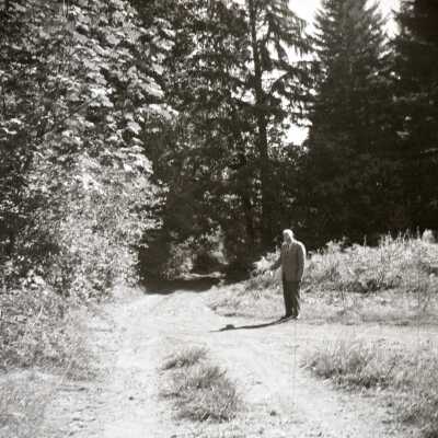 Dell Butler Showing the Barlow Road Ruts..