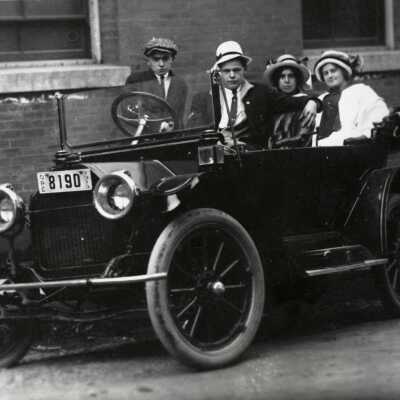 Oregon City 1913 - Elliott Family in an Automobile