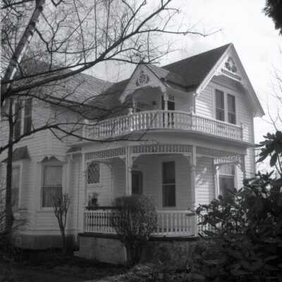 Unidentified Home in Gladstone When Newer, View #3