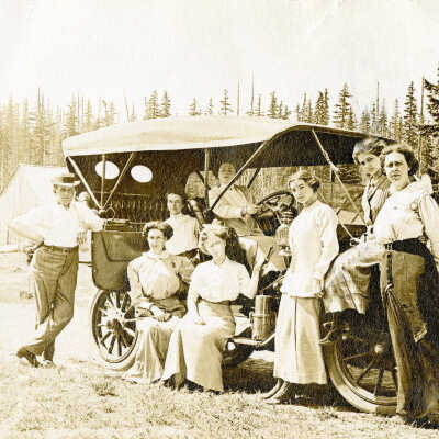 Government Camp 1906-07 - Myrtle and Girls from Courthouse