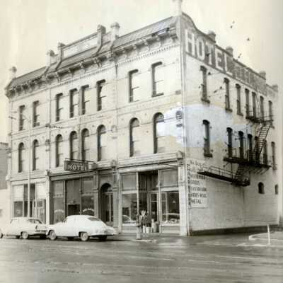 Hotel Electric: Copyright: Clackamas County Historical Society; Origsize: 8x10; Origformat: Other