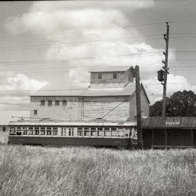 Oregon City Interurban Car, Northbound at Rothe Station.