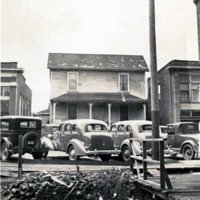 Pioneer House at 208 8th Street, near the Oregon City Enterprise.