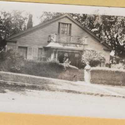 The Cochran House at 12th and Washington Street - 1920 - Oregon City, Oregon.