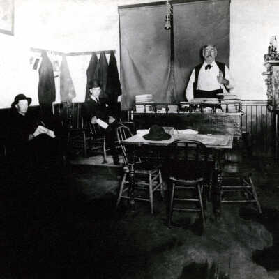 Oregon City Justice Court with Judge Sampson 1911