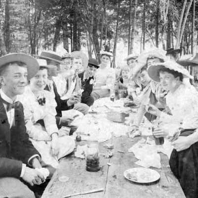 Willamette Falls Park.  Picnic. 188___.: Copyright: Clackamas County Historical Society; Origsize: 5x7; Origformat: Print-Photographic