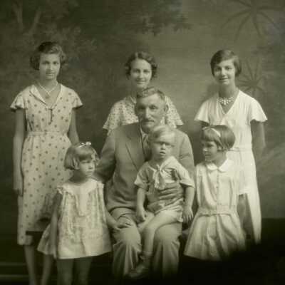 Mr. young Family Photo - Peerless Bakery - about 1931