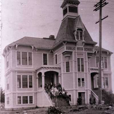 Oswego School Students - 1909 - 2nd Building - Erected 1893 - Dist. #47