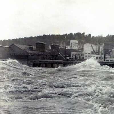 1943 Flood - West Linn Mills from Oregon City