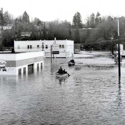 1964 Flood, 14th and Washington Streets, Oregon City. (View #3).: Copyright: Clackamas County Historical Society; Origsize: 8" x 10"; Origformat: Print-Photographic