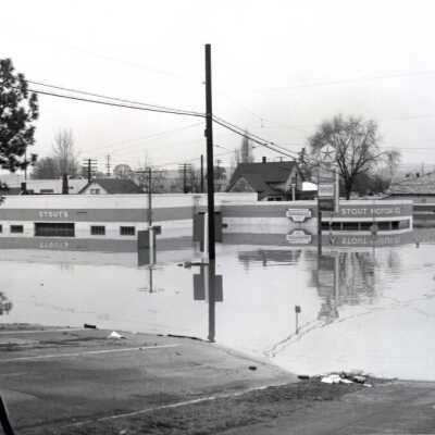 1964 Flood, 14th and Washington Streets, Oregon City. (View #4).: Copyright: Clackamas County Historical Society; Origsize: 8" x 10"; Origformat: Print-Photographic