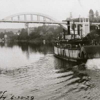 Steamboat "Beaver" 1929 - Oregon City Arch Bridge