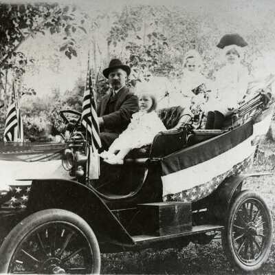 Milwaukie Parade Entry, 1907