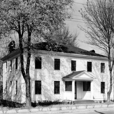 McLoughlin House on Center Street, Oregon City.: Copyright: Clackamas County Historical Society; Origsize: 5x7; Origformat: Print-Photographic