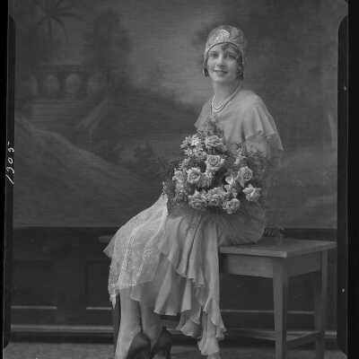 Photograph of a woman for Mannuel Gill - December 1929 - Negative