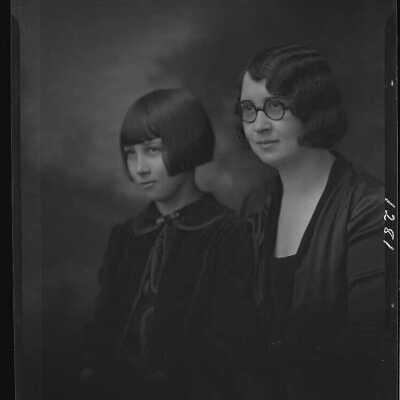Photograph of a woman and child for Nina Stults - Negative # 1281 - Dated November 1929